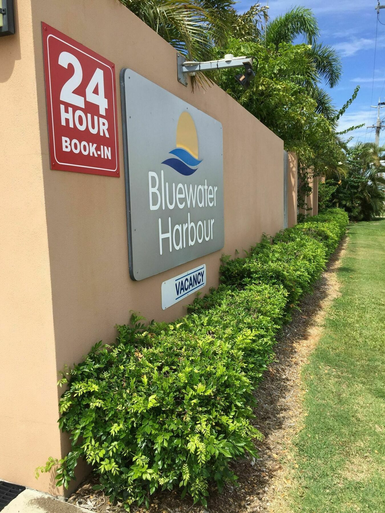 Bluewater Harbour Motel Bowen Exterior photo
